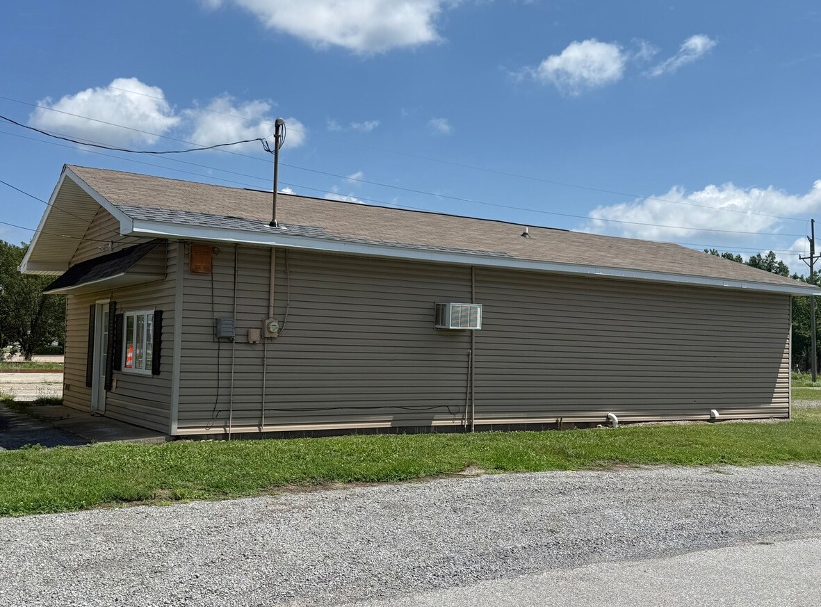 305 N Carbon St, Marion, IL for sale Primary Photo- Image 1 of 3