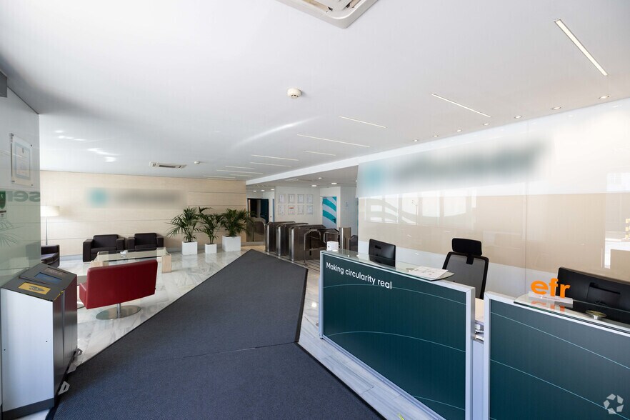 Camino de las Hormigueras, 171, Madrid, Madrid à louer - Photo du bâtiment - Image 3 de 12