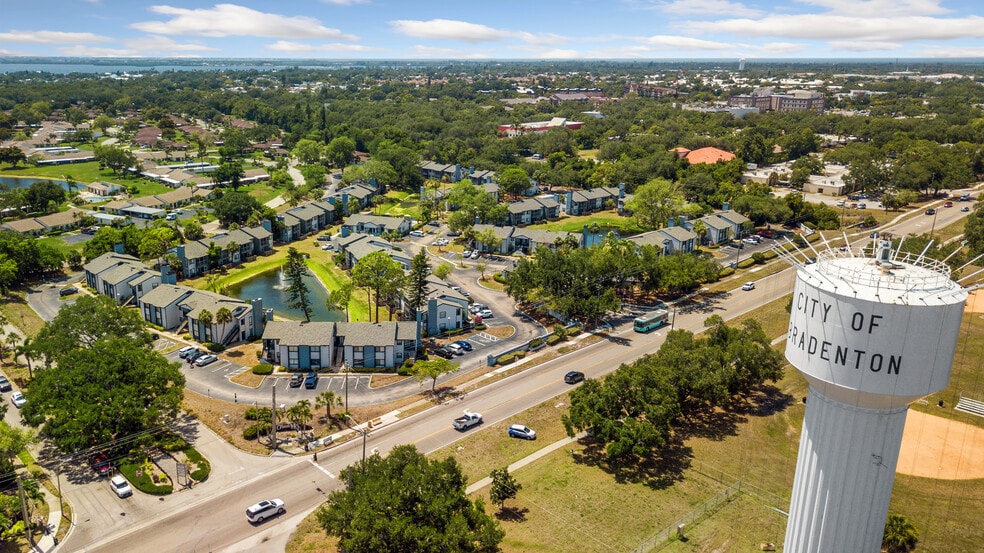 5933 28th Ave W, Bradenton, FL for sale - Building Photo - Image 3 of 24