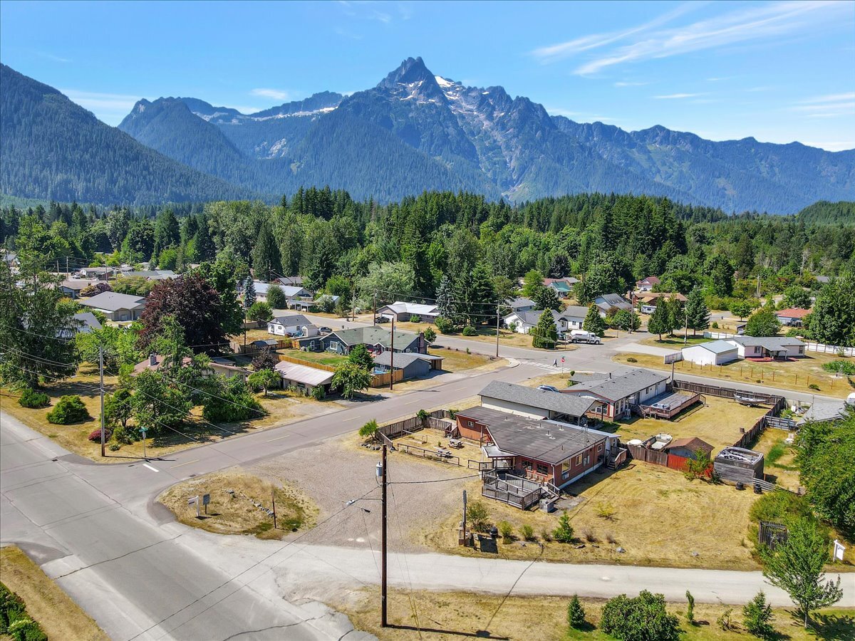 1180 Cascade St, Darrington, WA à vendre Photo du bâtiment- Image 1 de 1