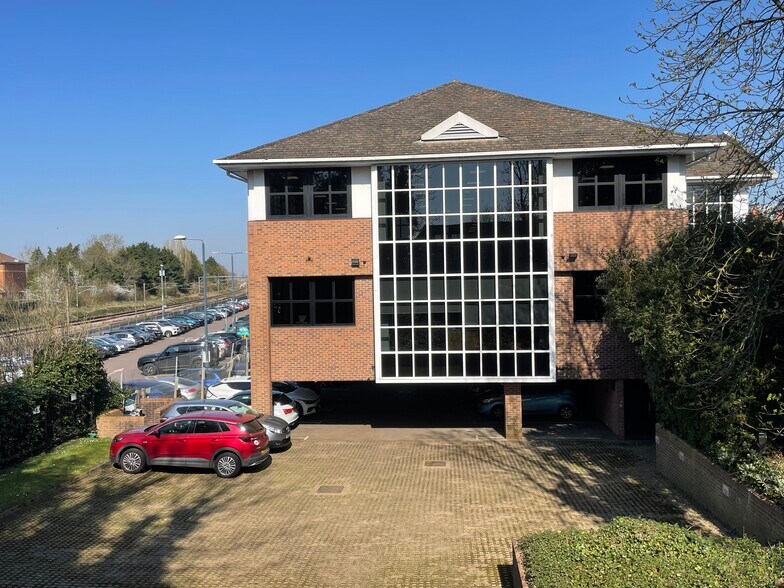 Theobald St, Borehamwood for lease - Building Photo - Image 3 of 9