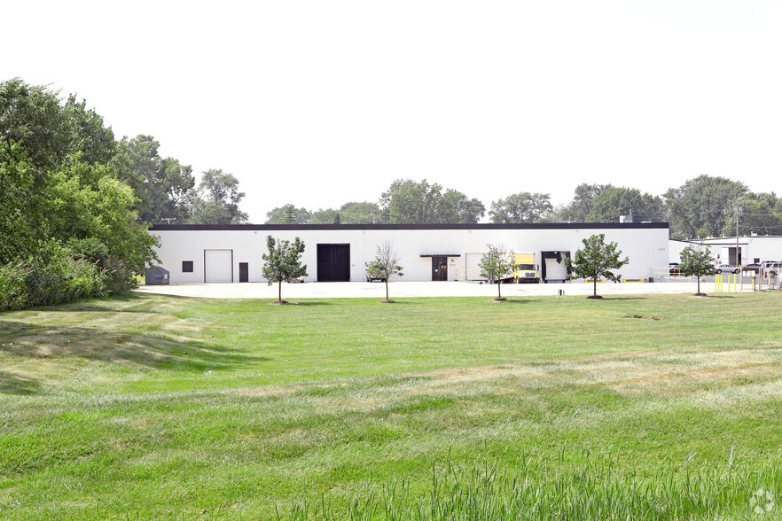 1895-1901 Stephenson Hwy, Troy, MI à louer - Photo du bâtiment - Image 3 de 3