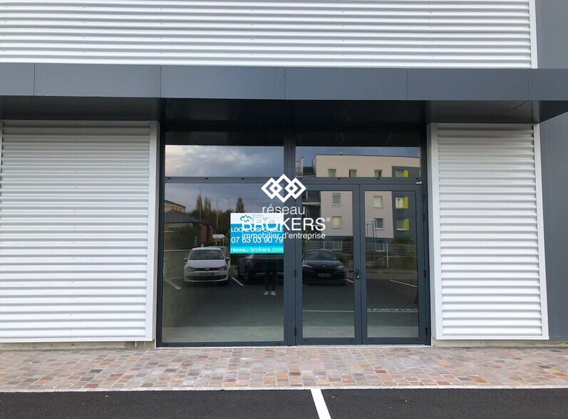 Commerce de détail dans Saint-Maximin à louer - Photo du bâtiment - Image 2 de 4