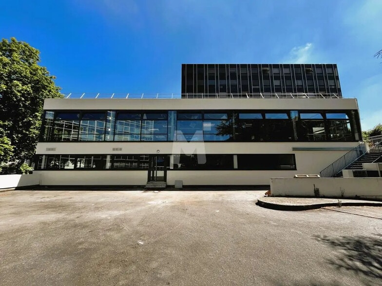 Office in Évry-Courcouronnes for lease - Building Photo - Image 1 of 10