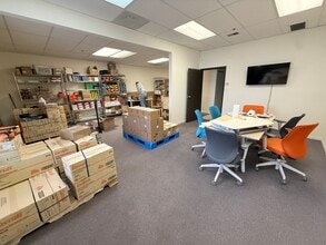 537 N Wolf Rd, Wheeling, IL à louer Photo intérieure- Image 2 de 10