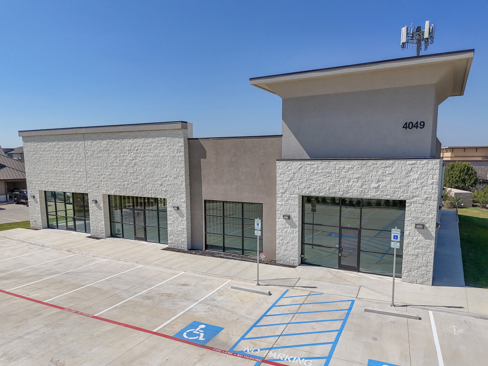 4049 Huffines blvd, Carrollton, TX à vendre Photo du bâtiment- Image 1 de 9