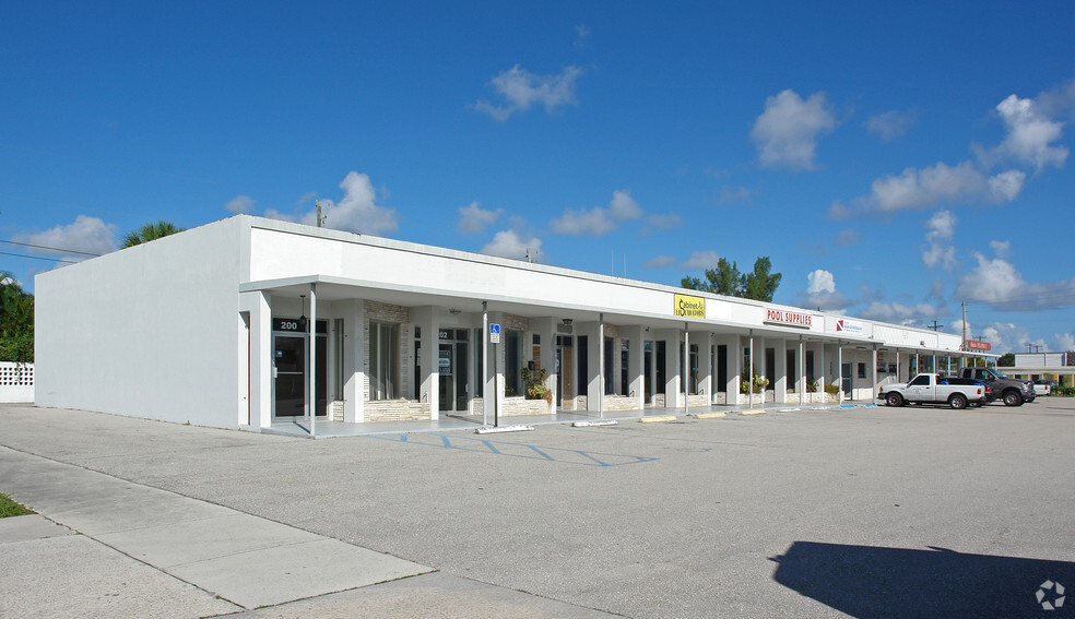 200-228 Federal Hwy, Lake Park, FL à louer - Photo principale - Image 1 de 8