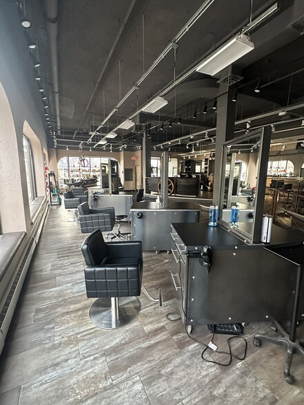 515-525 S Washington Ave, Royal Oak, MI for lease - Building Photo - Image 2 of 3