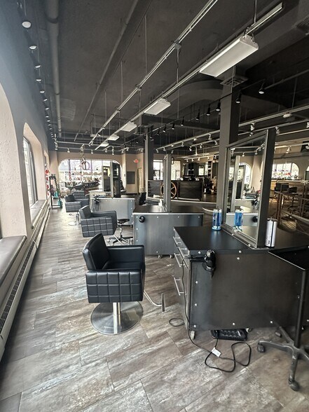 515-525 S Washington Ave, Royal Oak, MI à louer - Photo du bâtiment - Image 2 de 3