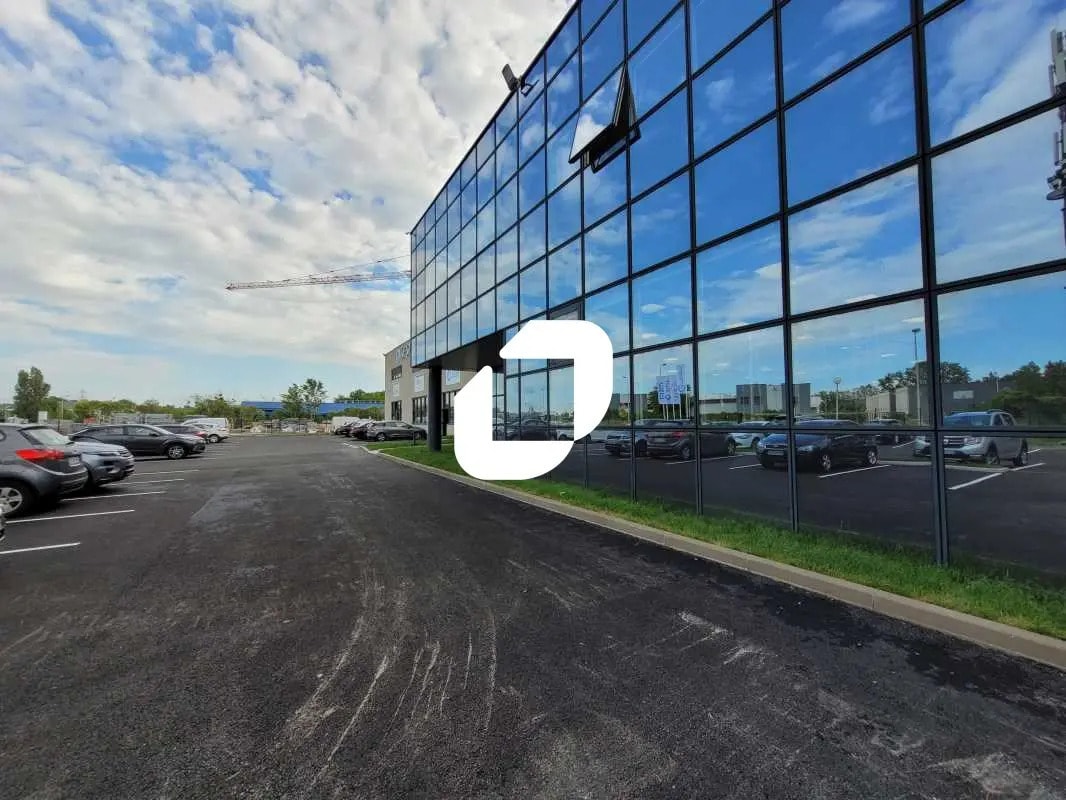 Office in Évry-Courcouronnes for lease Building Photo- Image 1 of 9