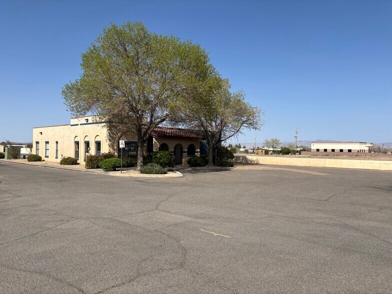 1755 Airway Ave, Kingman, AZ à louer - Photo du bâtiment - Image 2 de 20