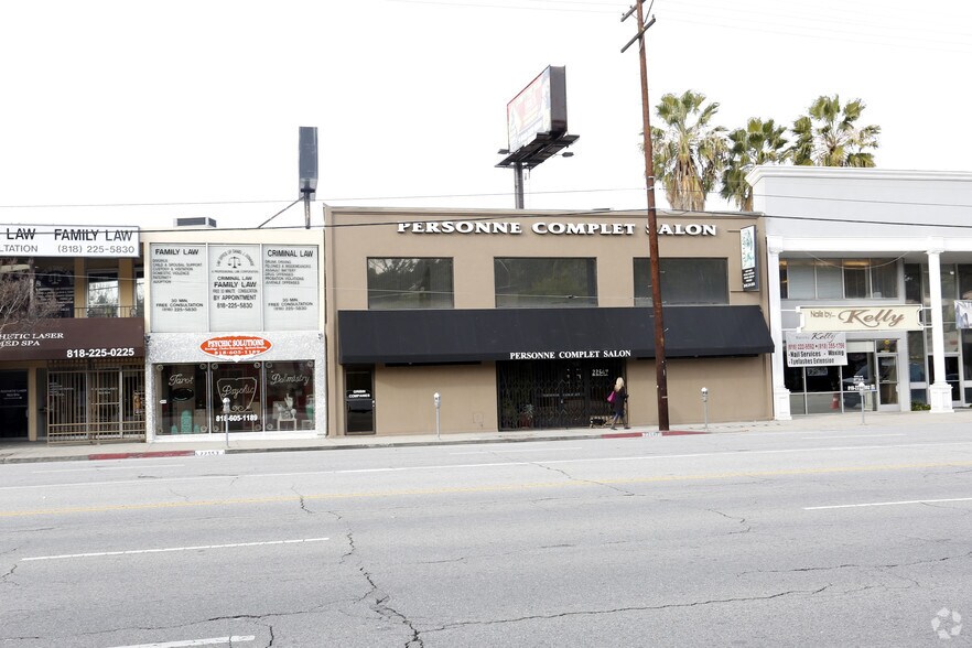 22547 Ventura Blvd, Woodland Hills, CA à louer - Photo du bâtiment - Image 2 de 2