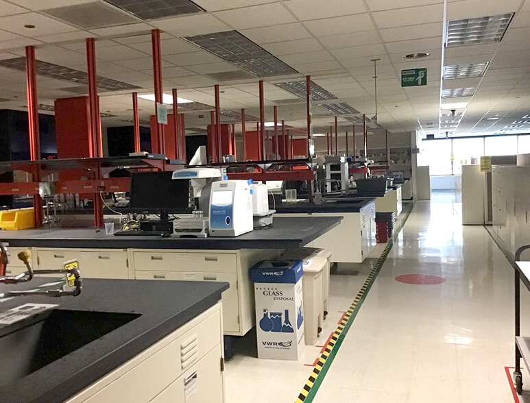 32650 N Wilson Rd, Round Lake, IL for lease - Interior Photo - Image 3 of 9