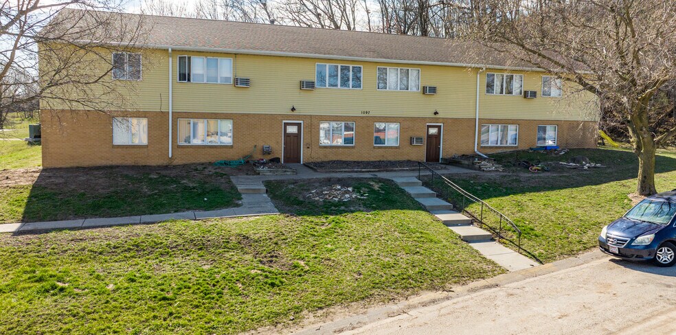 1097 Oakview Dr, Saint Charles, MN à vendre - Photo du bâtiment - Image 2 de 2