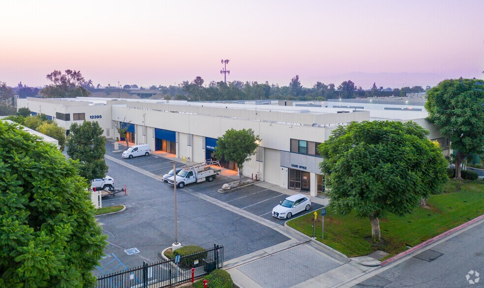 12375-12395 Mills Ave, Chino, CA à louer - Photo du bâtiment - Image 3 de 9