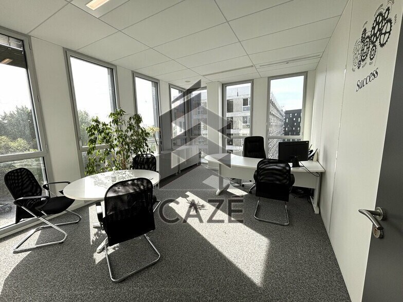 Office in Bordeaux for lease - Building Photo - Image 2 of 7
