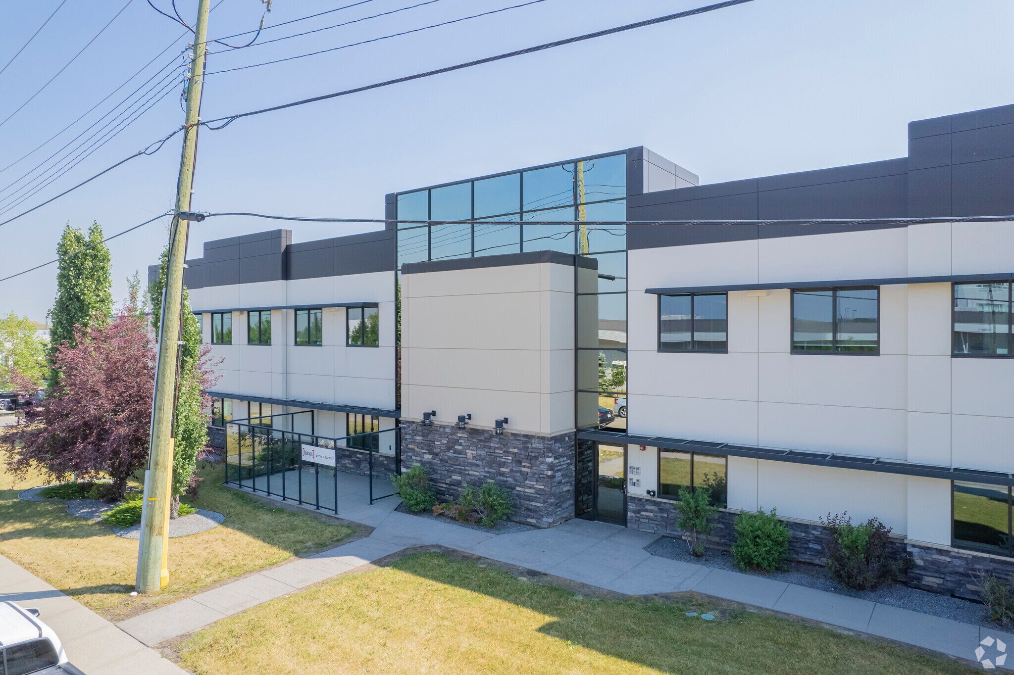 41 Royal Vista Dr NW, Calgary, AB for sale Primary Photo- Image 1 of 1