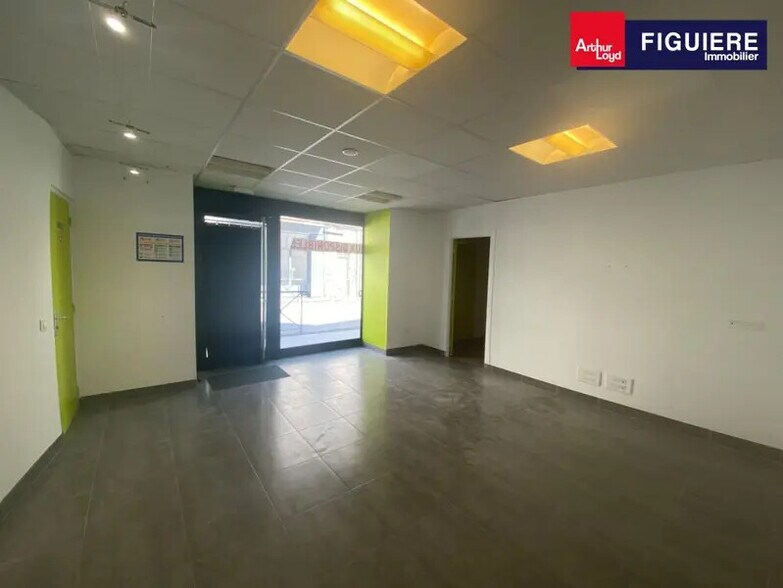Retail in Arles for sale - Interior Photo - Image 3 of 10