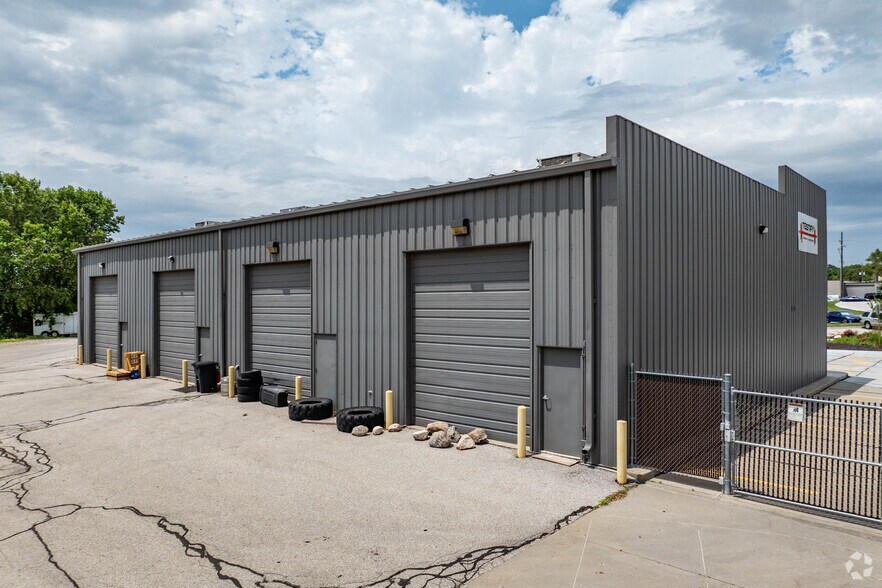 14505 Grover St, Omaha, NE à louer - Photo du bâtiment - Image 3 de 6