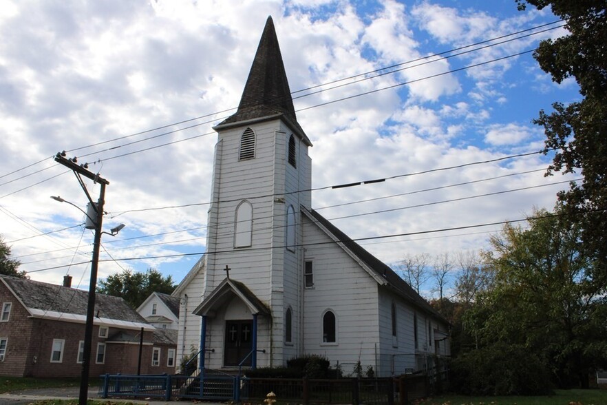 58 Deerfield St, Greenfield, MA for sale - Building Photo - Image 1 of 1