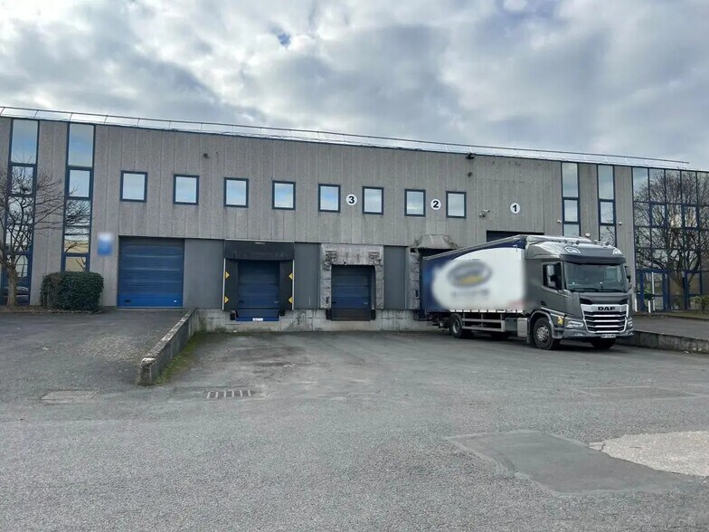 Flex in Herblay-sur-Seine for lease - Building Photo - Image 1 of 5