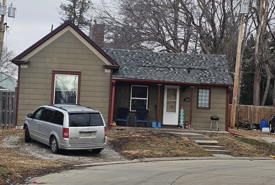 Capitol City Villas portfolio of 2 properties for sale on LoopNet.ca - Building Photo - Image 3 of 7