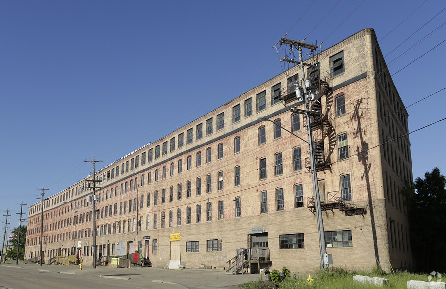 446 Grandville Ave SW, Grand Rapids, MI for sale - Building Photo - Image 2 of 6