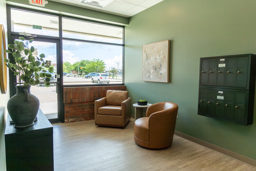 440-480 Eureka Rd, Wyandotte, MI à louer - Hall d’entrée - Image 2 de 11