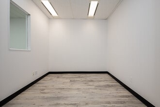 5881-5889 Ch de la Côte-des-Neiges, Montréal, QC for lease Interior Photo- Image 2 of 13