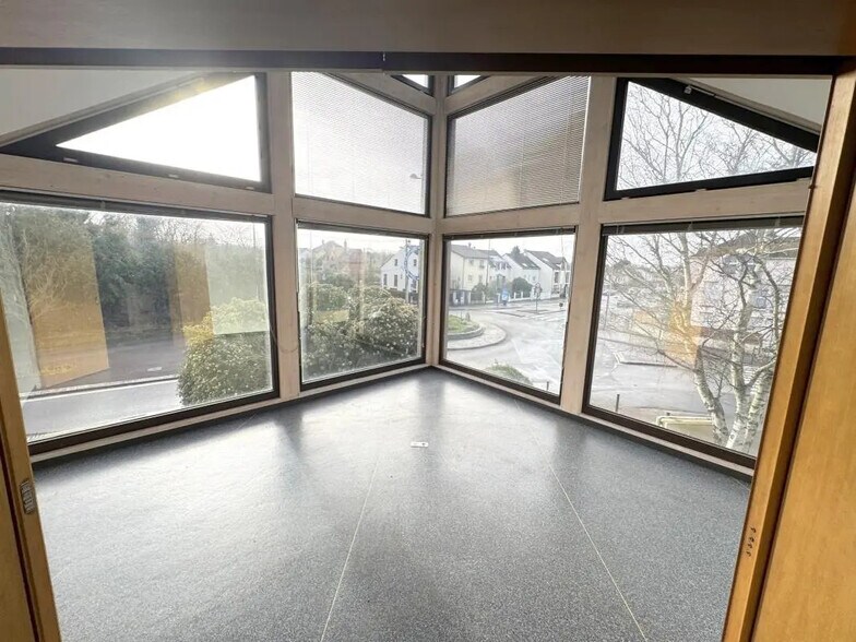 Office in Versailles for lease - Interior Photo - Image 3 of 12