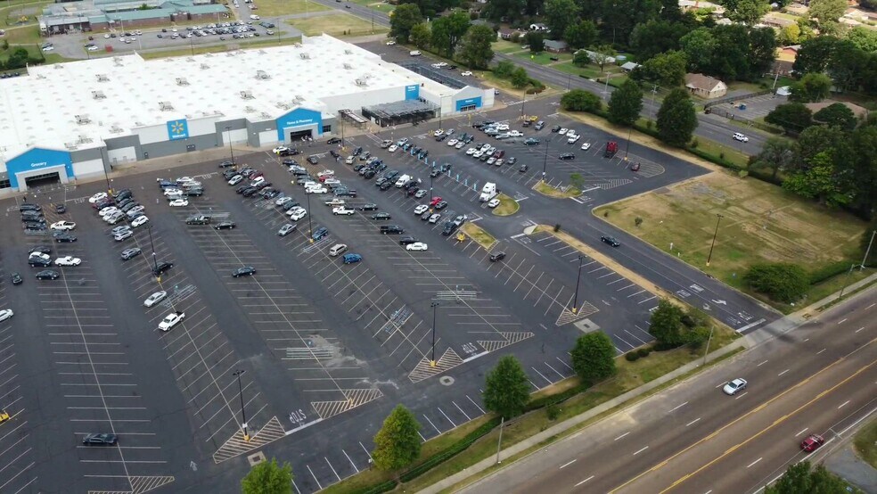 5272 Elvis Presley Blvd, Memphis, TN à vendre - Vidéo sur l’inscription commerciale - Image 2 de 2