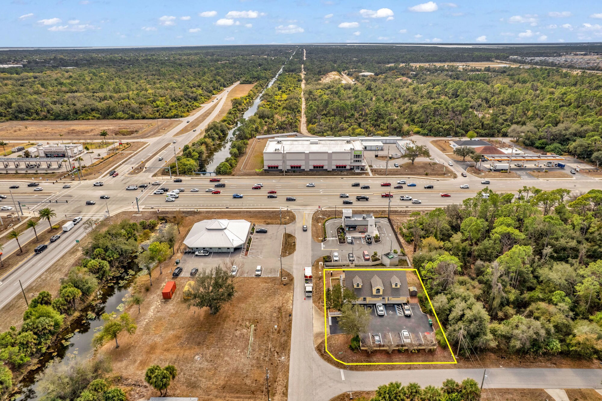 493 Barger Dr, Port Charlotte, FL à vendre Photo principale- Image 1 de 29