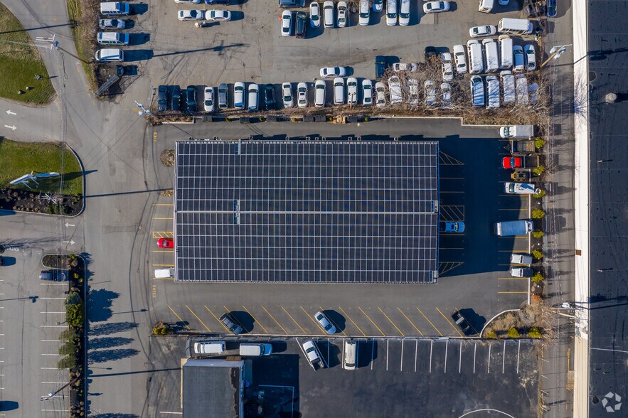 586 Pleasant St, Watertown, MA à louer - Photo du bâtiment - Image 3 de 19