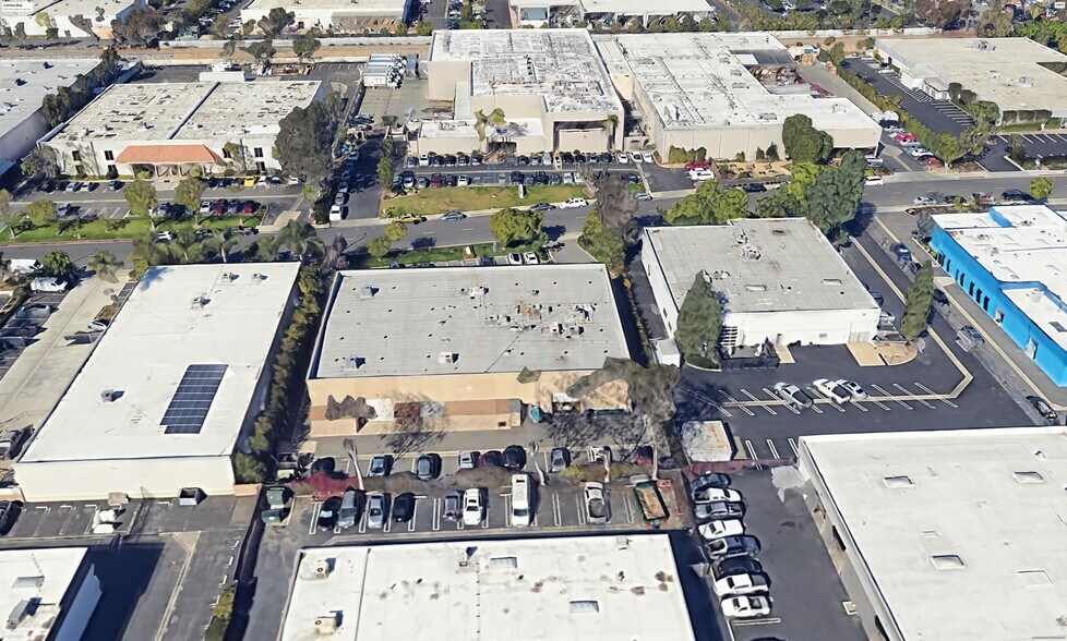 16692 Hale Ave, Irvine, CA à vendre - Photo du bâtiment - Image 3 de 3