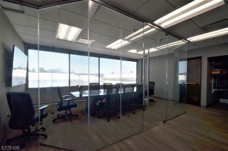 1035 Rt 46 E, Clifton, NJ à vendre - Photo intérieure - Image 3 de 37