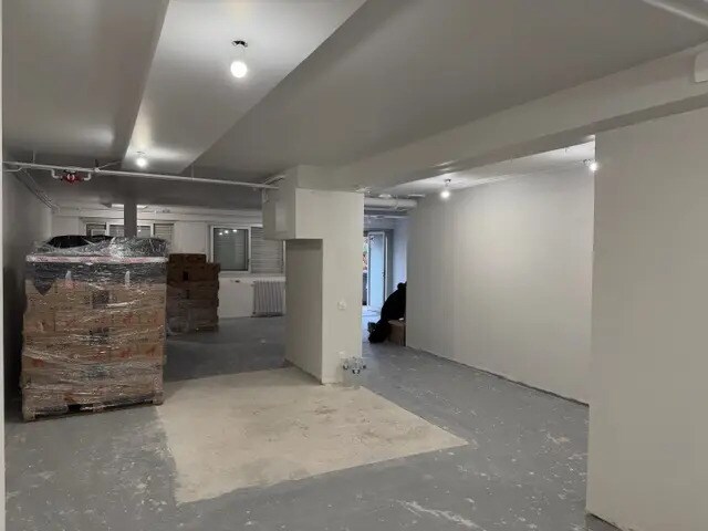 Immeuble residentiel dans Paris à vendre - Photo intérieure - Image 2 de 3