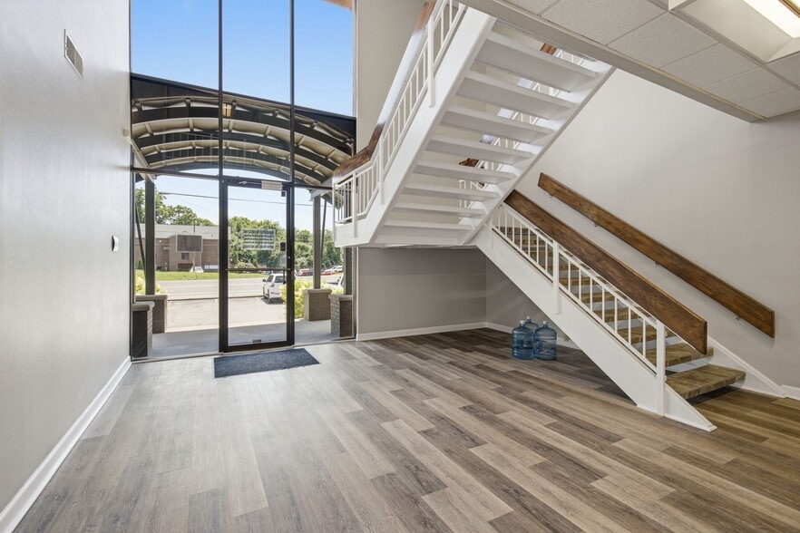 176 Thompson Ln, Nashville, TN à vendre - Photo du bâtiment - Image 3 de 15