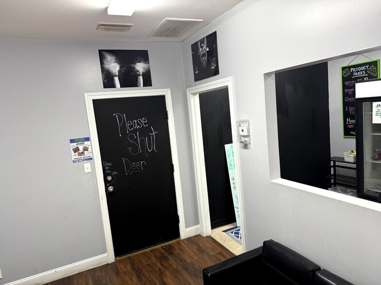 6901 Moffett Rd, Mobile, AL for sale - Building Photo - Image 2 of 11