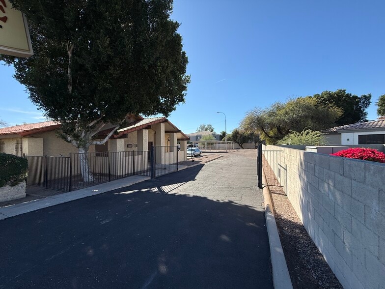2415 W Main St, Mesa, AZ à vendre - Photo du bâtiment - Image 2 de 8
