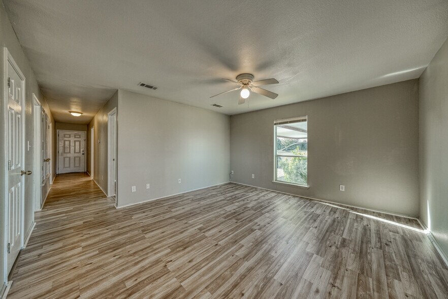 761 Olive Branch Rd, Brock, TX à vendre - Photo du bâtiment - Image 2 de 32