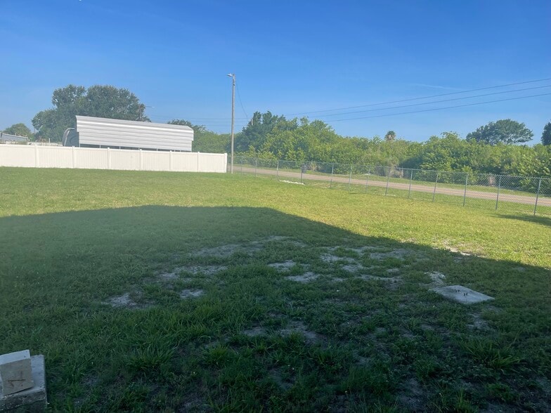 Commerce and Ingraham portfolio of 3 properties for sale on LoopNet.ca - Aerial - Image 2 of 60