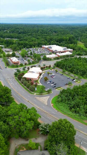 1820 Hoffman Rd, Gastonia, NC à vendre - Vidéo sur l’inscription commerciale - Image 2 de 17