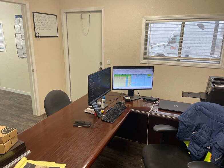11919 Sara Rd, Laredo, TX for lease - Building Photo - Image 3 of 8