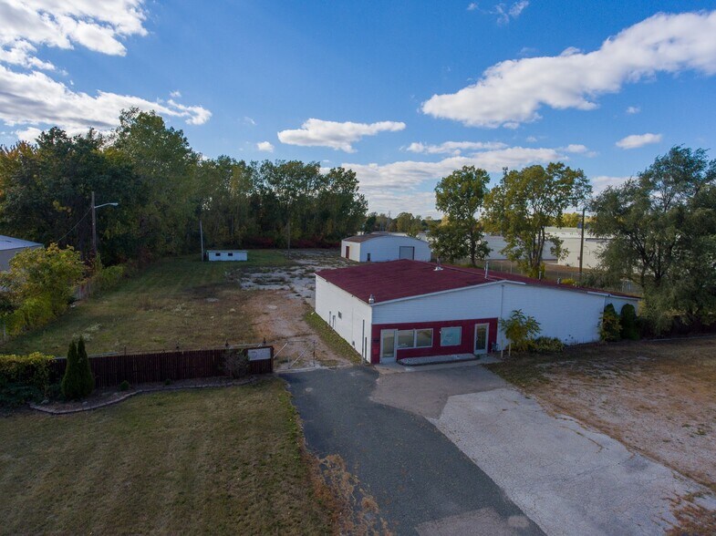 Port Huron Industrial Properties portefeuille de 2 propriétés à vendre sur LoopNet.ca - Photo du bâtiment - Image 1 de 18