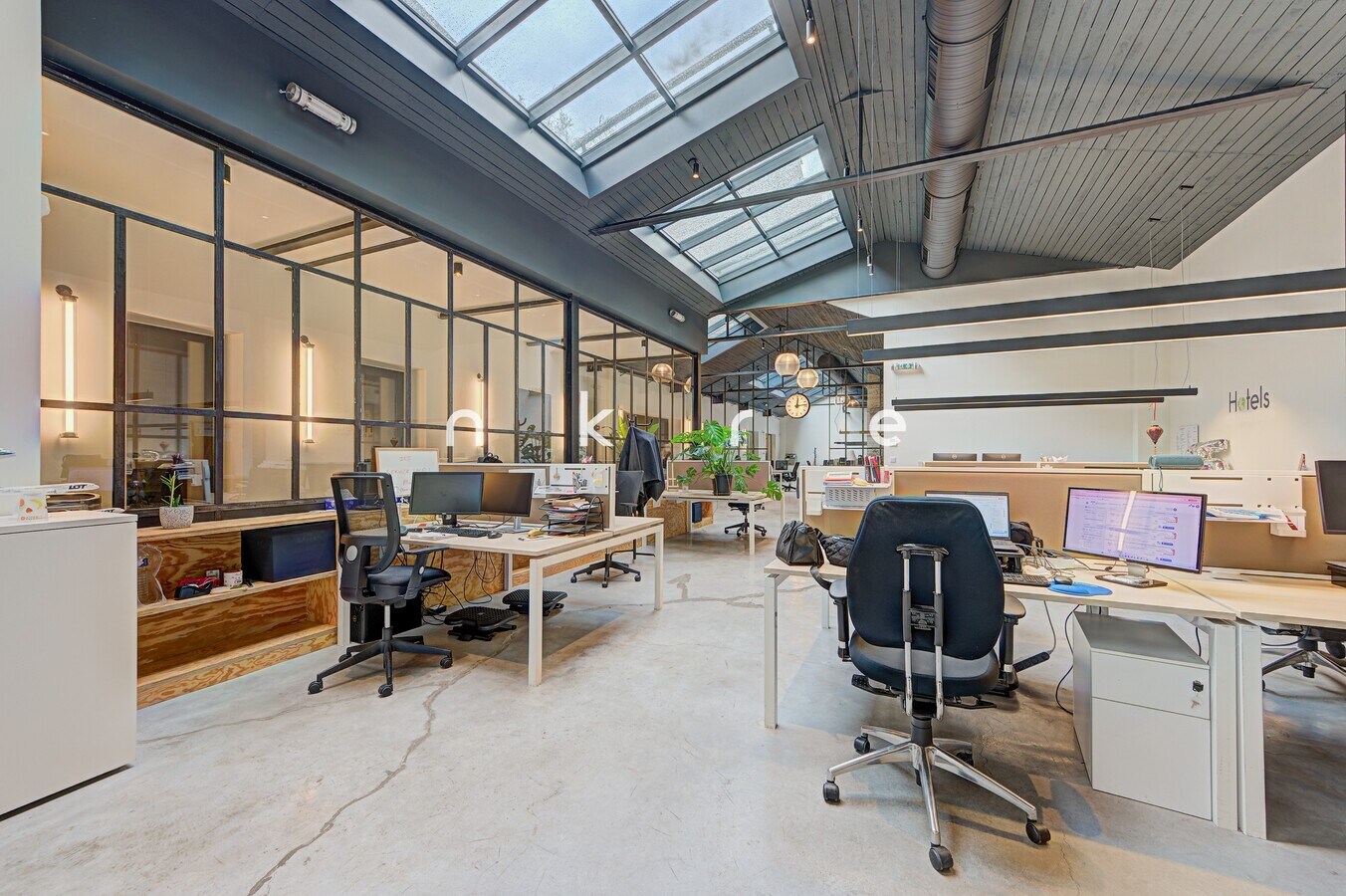 Paris, PAR 75017 -  -  - Interior Photo - Image 2 of 15