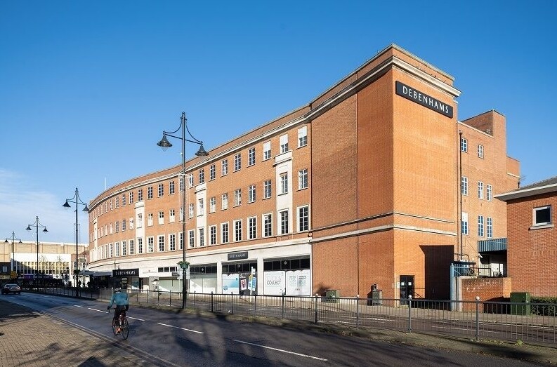 37-45 High St, Staines à vendre - Photo du bâtiment - Image 2 de 9