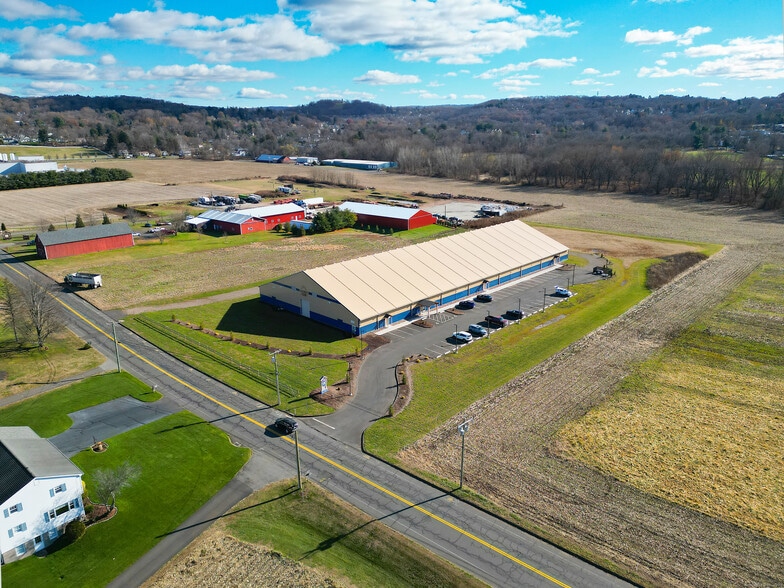 55 Lower Butcher Rd, Ellington, CT à vendre - Photo du bâtiment - Image 3 de 24