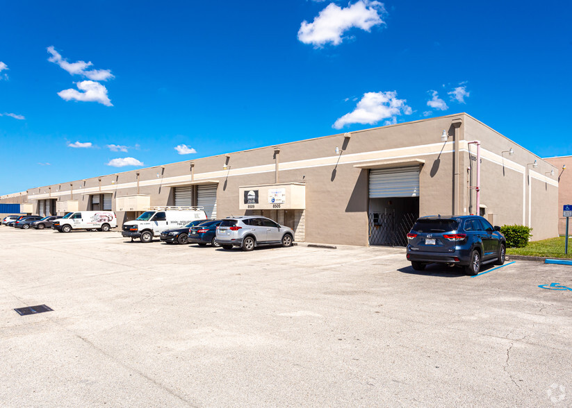 8503-8529 NW 68th St, Miami, FL for lease - Building Photo - Image 1 of 2