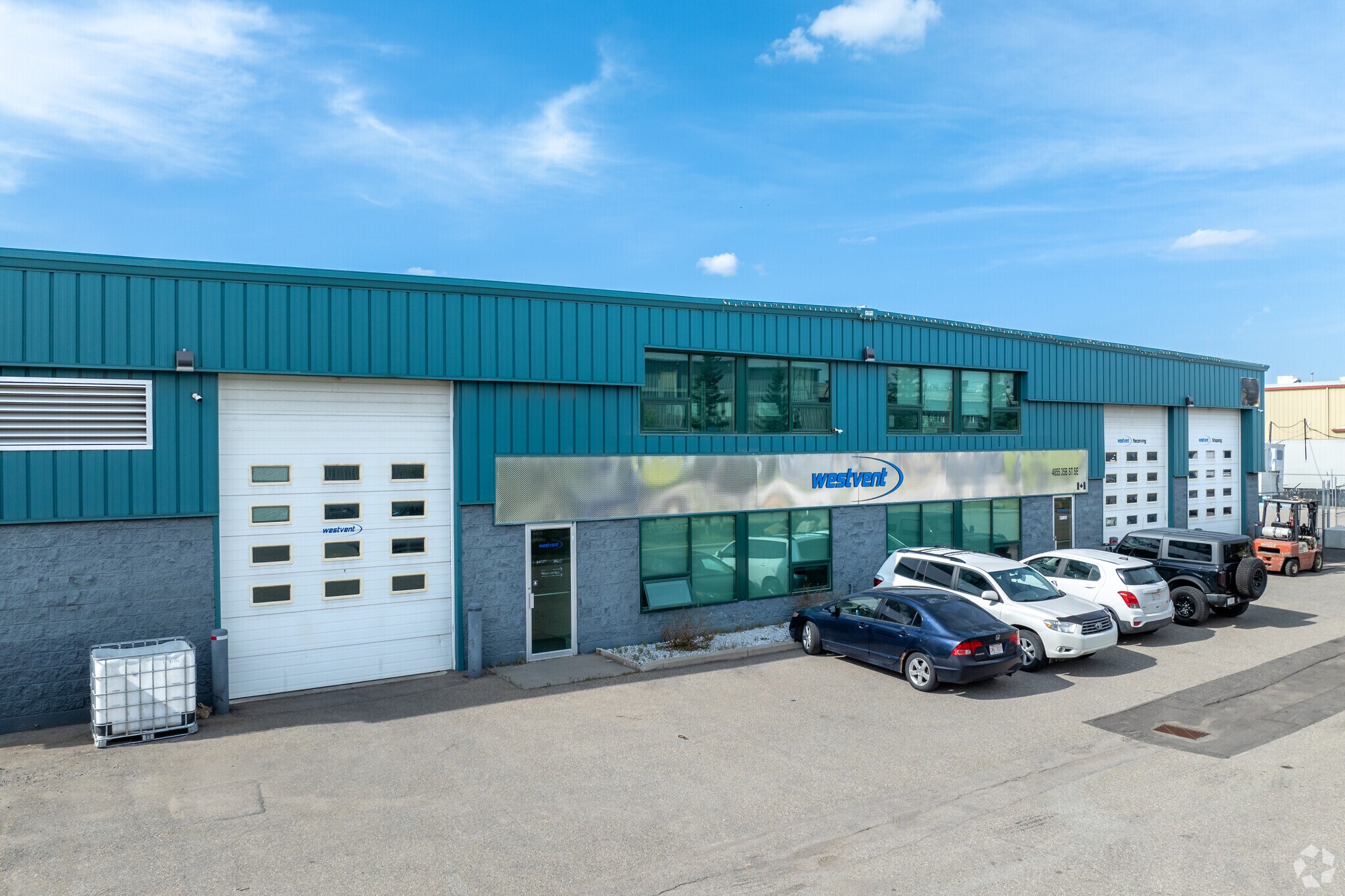 4855 35B St SE, Calgary, AB à vendre Photo principale- Image 1 de 1