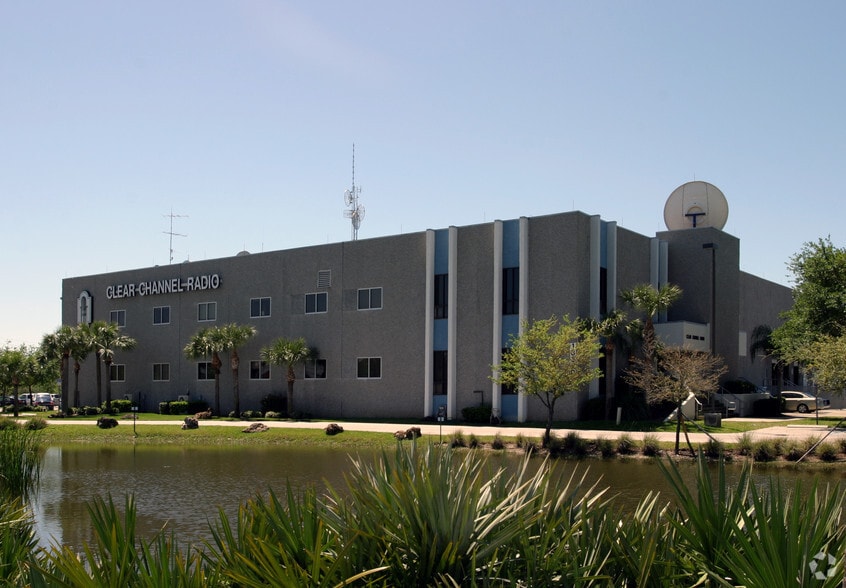 13320 Metro Pky, Fort Myers, FL for lease - Building Photo - Image 2 of 27